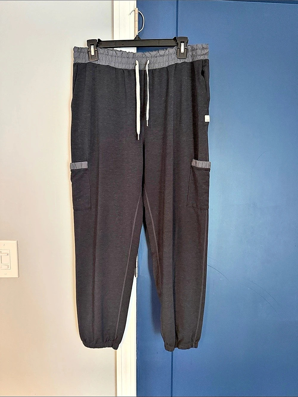 Vuori women’s Black Jogger Pants large